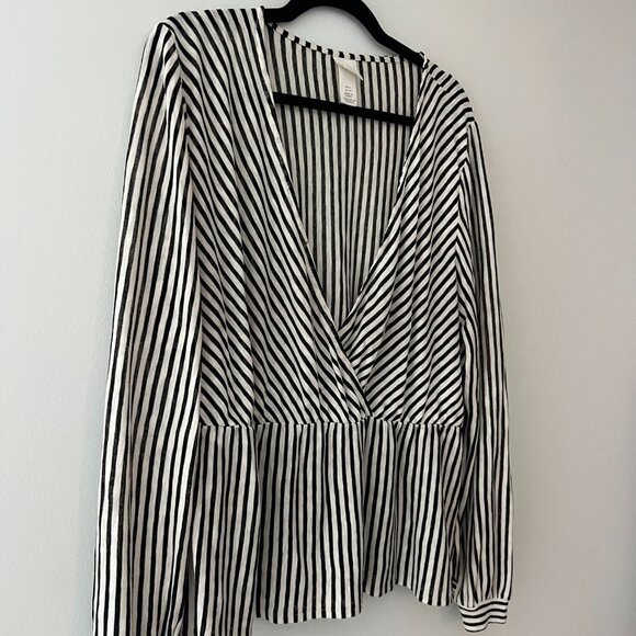 H&M V Neck Black and White Striped Top Size XL - Picture 3 of 4